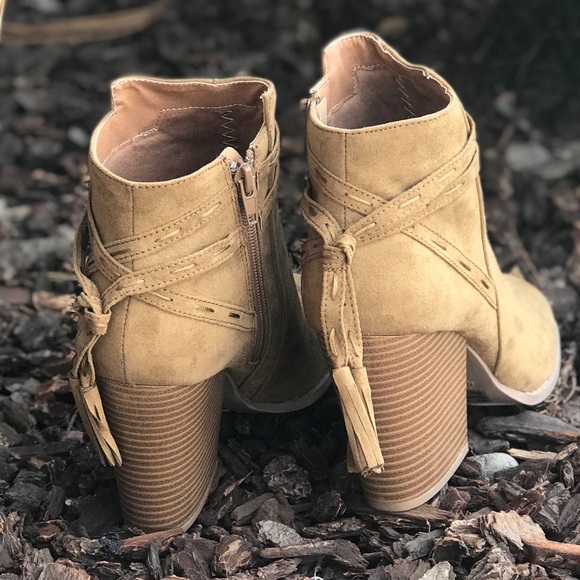 Moss tassel wrapped peep toe suede booties - Picture 3 of 4